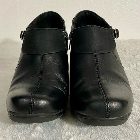 Clarks Bendables Black Leather Ankle Booties Women’s Size 8.5M Heeled Shooties - Picture 4 of 10